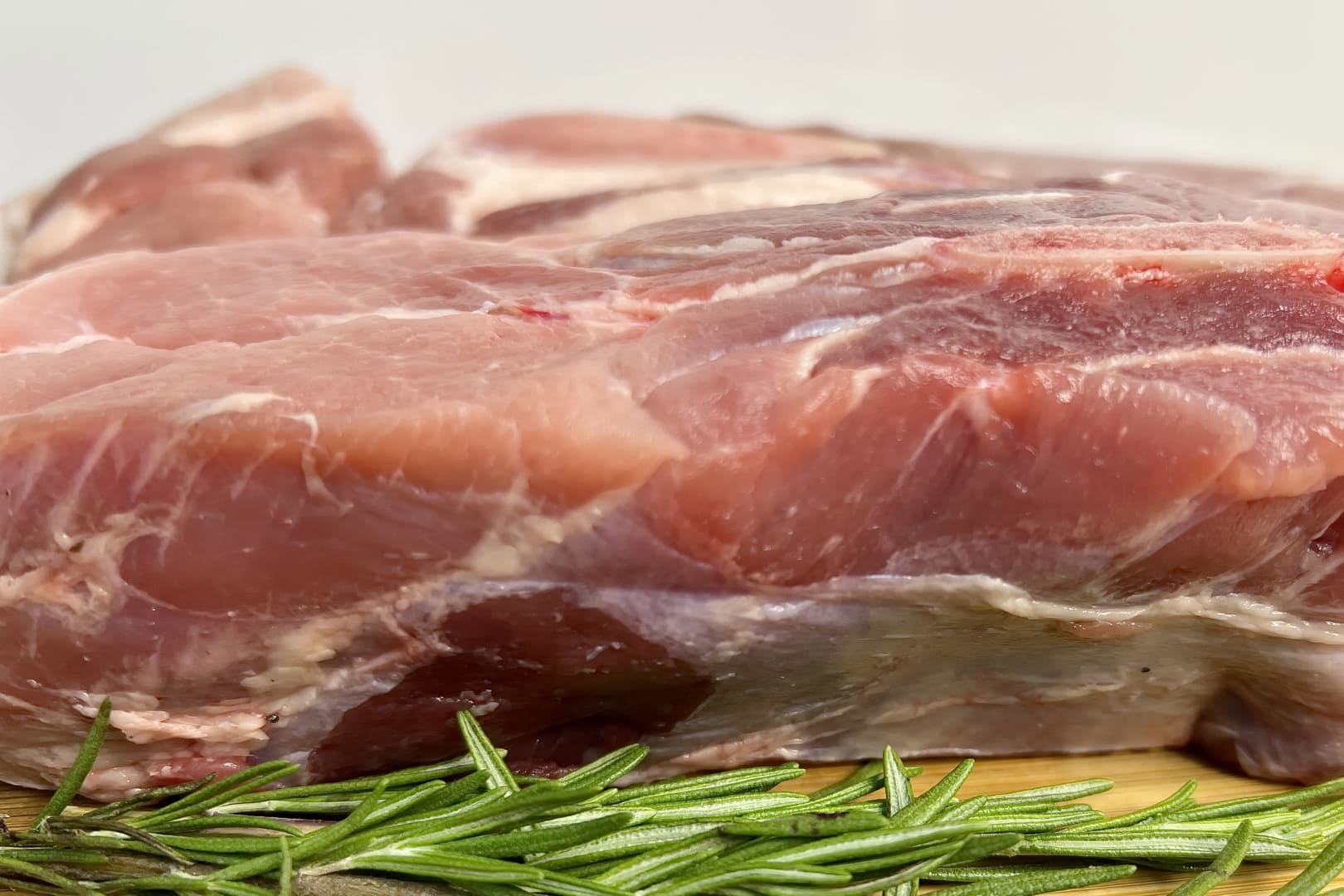 Купите лопатку свиную из свежего фермерского мяса. Закажите сейчас в интернет-магазине с доставкой и почувствуйте домашний вкус и удовольствие от натуральной еды!
 - Фото 3